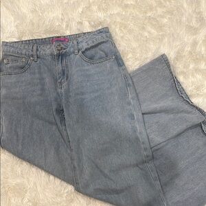 Small Low Rise Light Blue Wash Raelynn Edikted Jeans